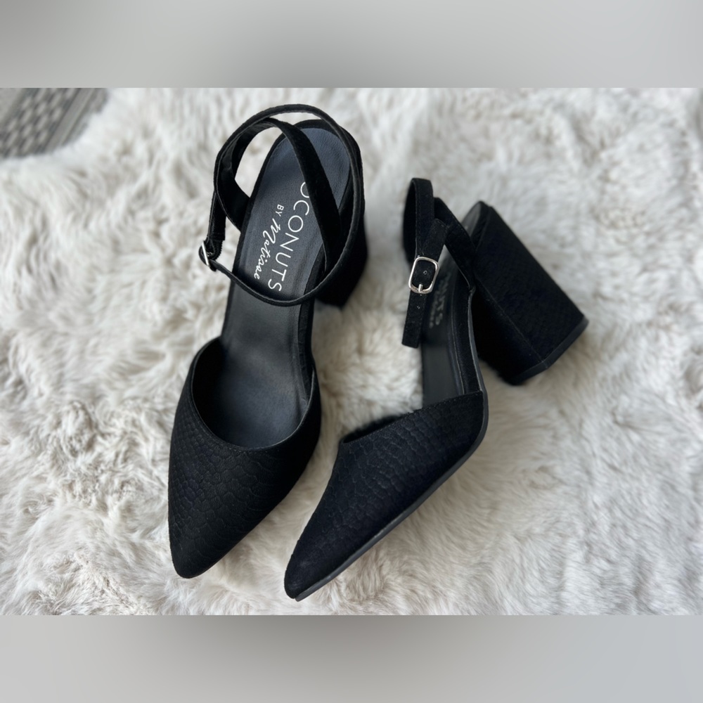 Coconuts by Matisse Ritual Ankle Strap Pumps Black Size 9